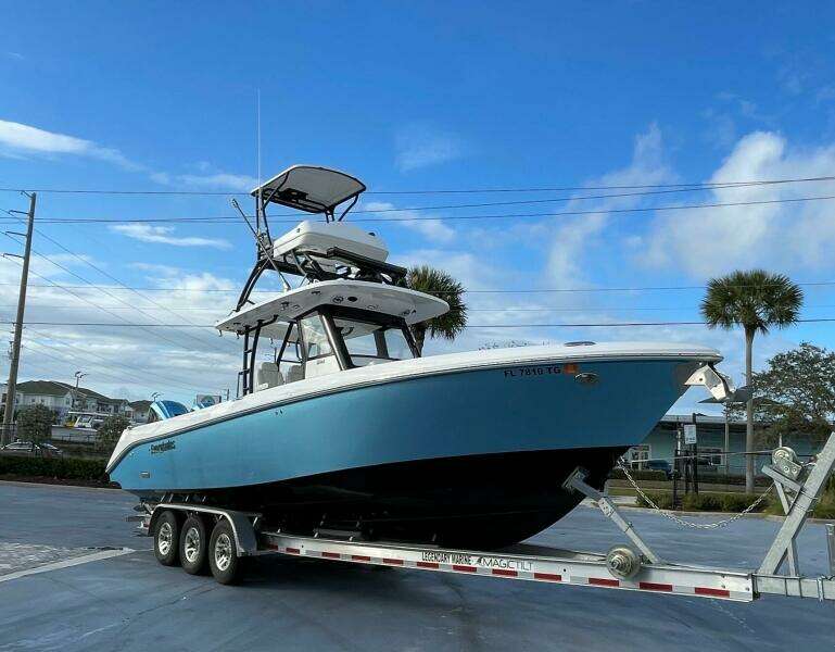 Everglades 335 Center Console -