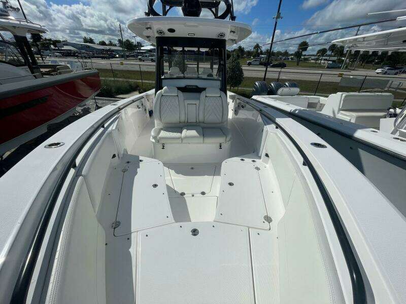 Everglades 335 Center Console -