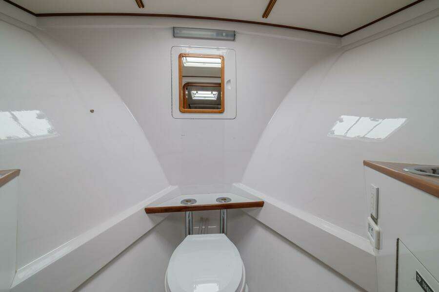 1991 Gamefisherman 40 Convertible "Sabe Nada" - Head