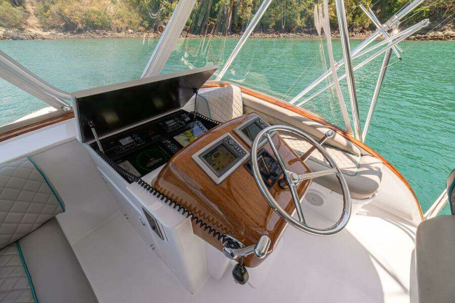 1991 Gamefisherman 40 Convertible "Sabe Nada" - Helm