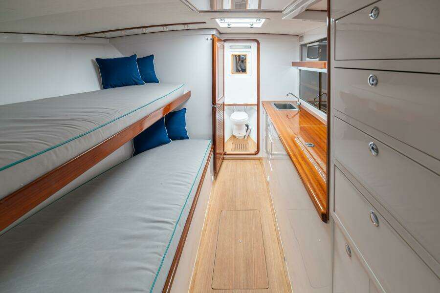 1991 Gamefisherman 40 Convertible "Sabe Nada" - stateroom