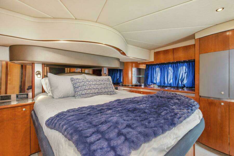 2005 50' Cruisers 500 Express Gratitude Master Stateroom (2)