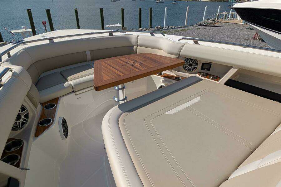 2024 Boston Whaler 350 Realm