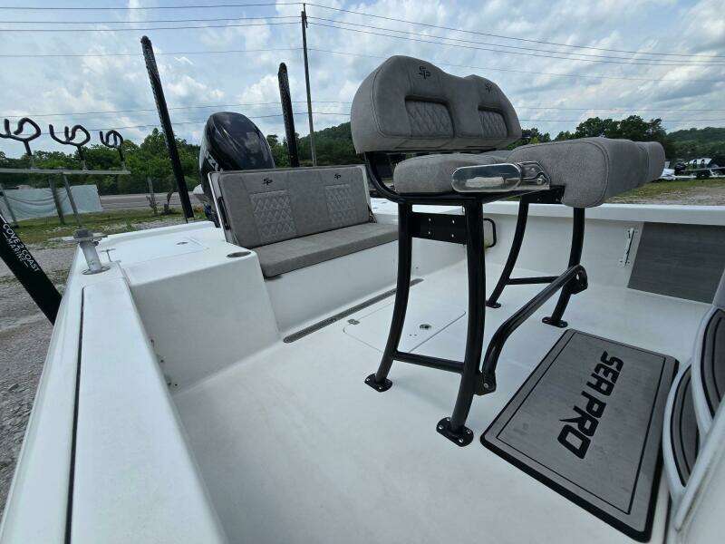 2023 Sea Pro 248 Bay