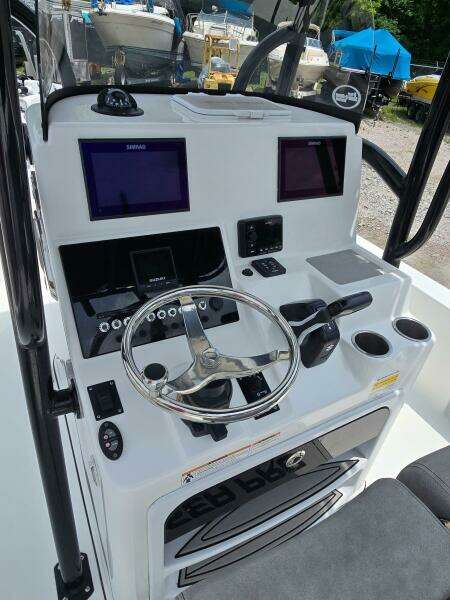 2023 Sea Pro 248 Bay