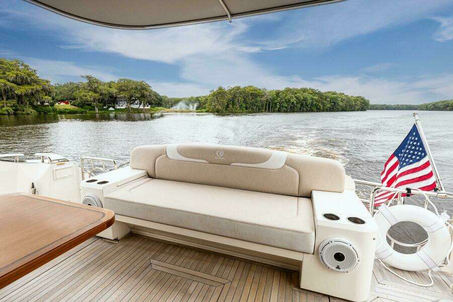 2021 Riviera 5400 Sport Yacht Platinum Edition