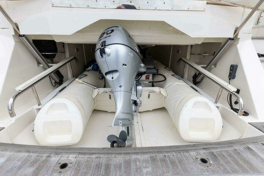 2021 Riviera 5400 Sport Yacht Platinum Edition