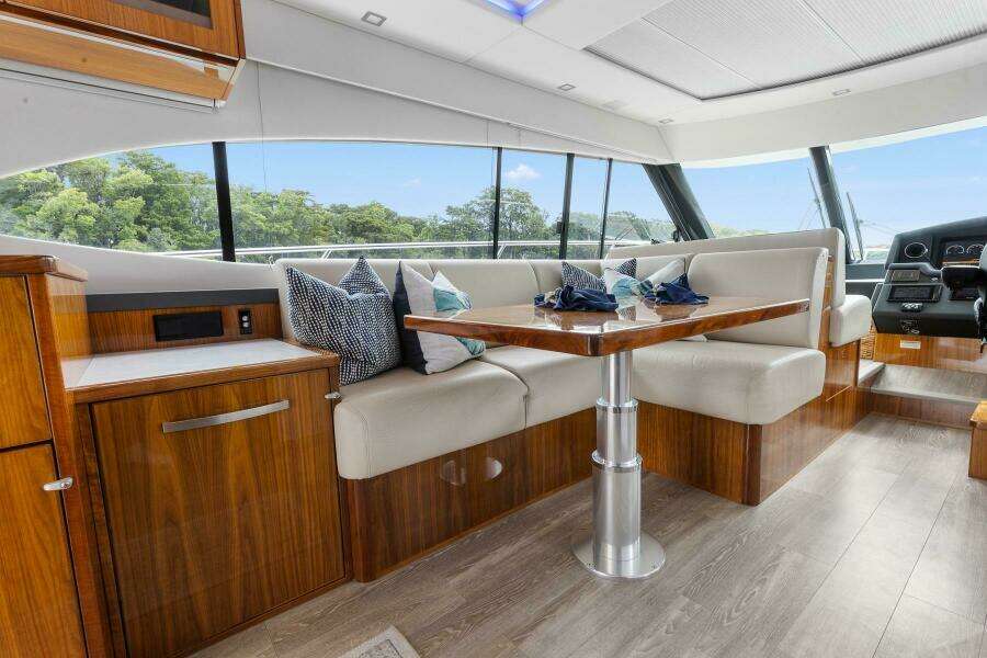 2021 Riviera 5400 Sport Yacht Platinum Edition