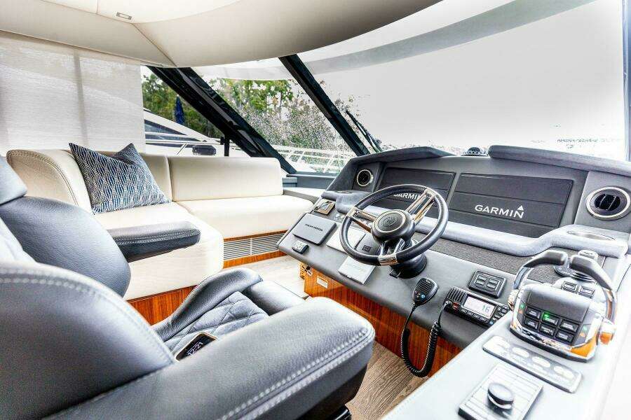 2021 Riviera 5400 Sport Yacht Platinum Edition