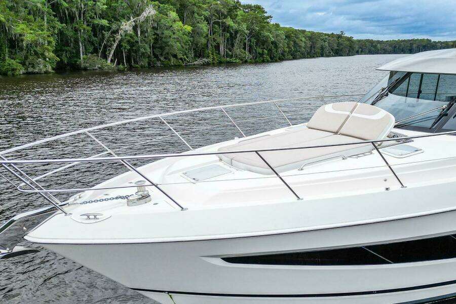 2021 Riviera 5400 Sport Yacht Platinum Edition