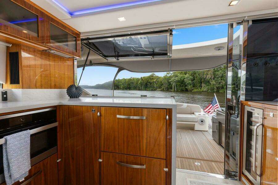 2021 Riviera 5400 Sport Yacht Platinum Edition