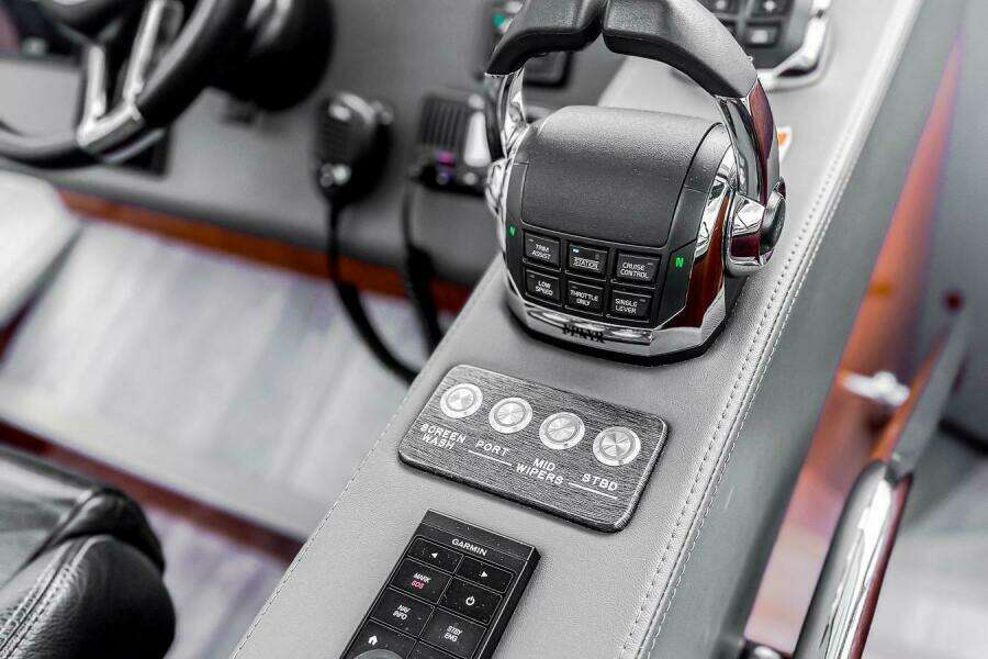 2021 Riviera 5400 Sport Yacht Platinum Edition