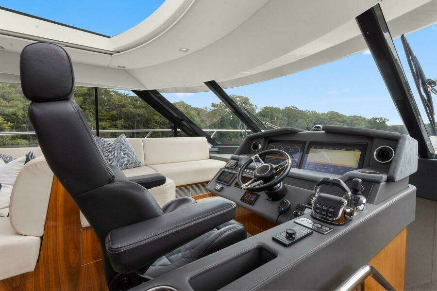 2021 Riviera 5400 Sport Yacht Platinum Edition