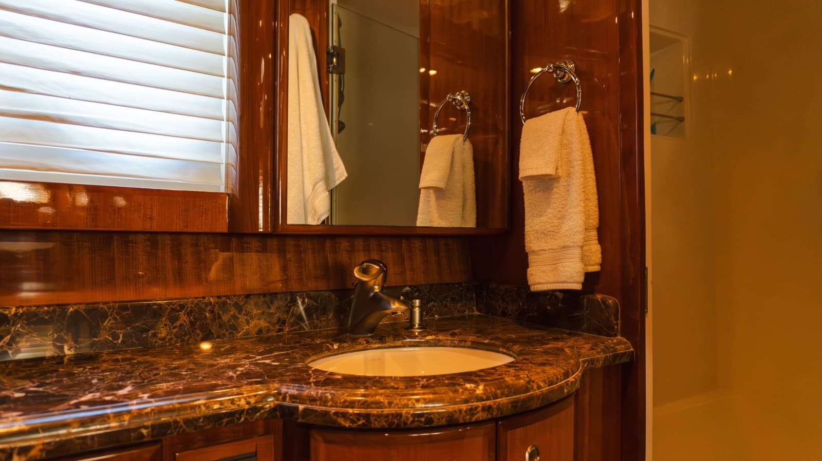 2012 McKinna 69 Skylounge