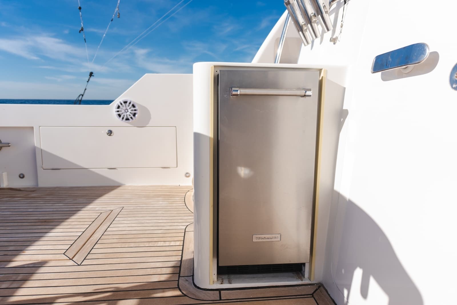 2012 McKinna 69 Skylounge