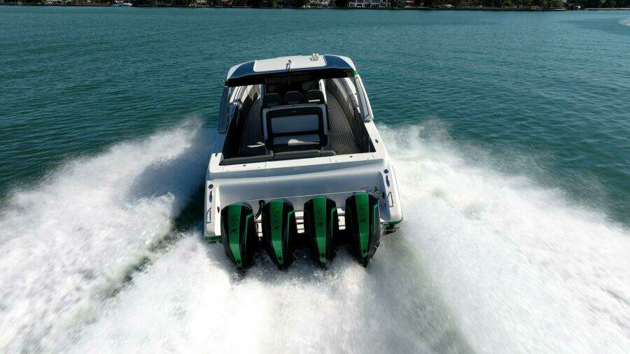 2024 Cigarette 42 Auroris