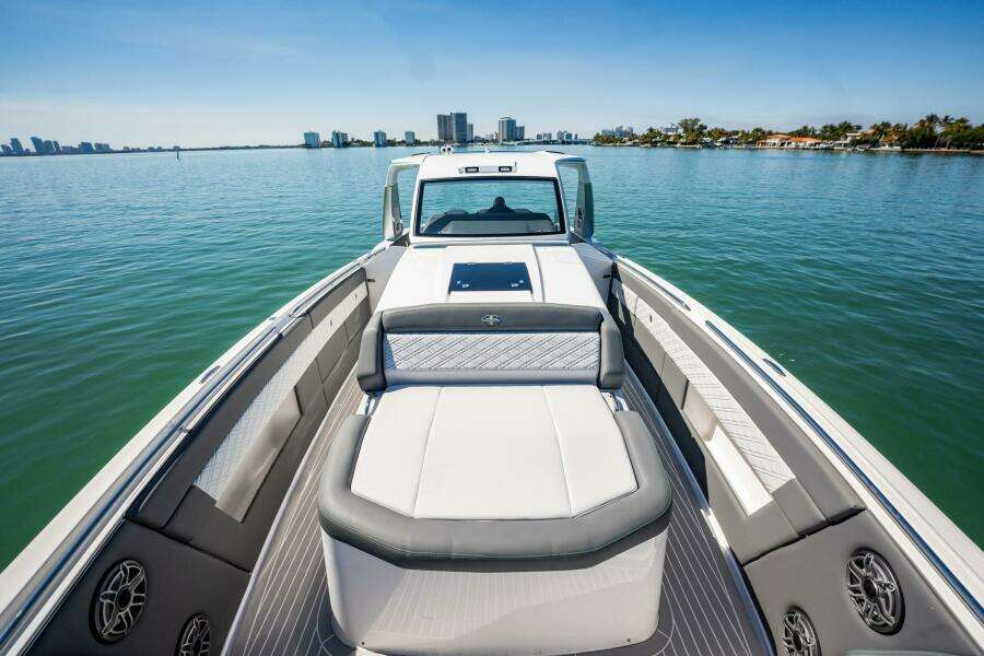 2024 Cigarette 42 Auroris