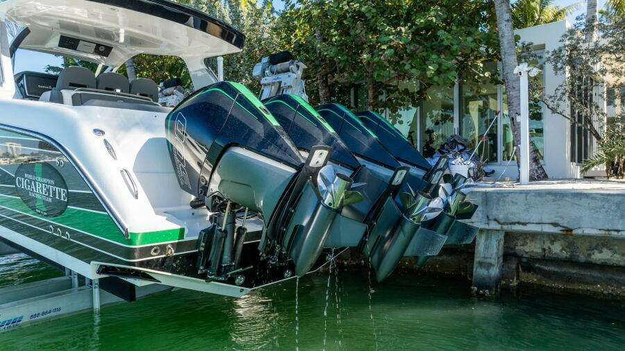 2024 Cigarette 42 Auroris