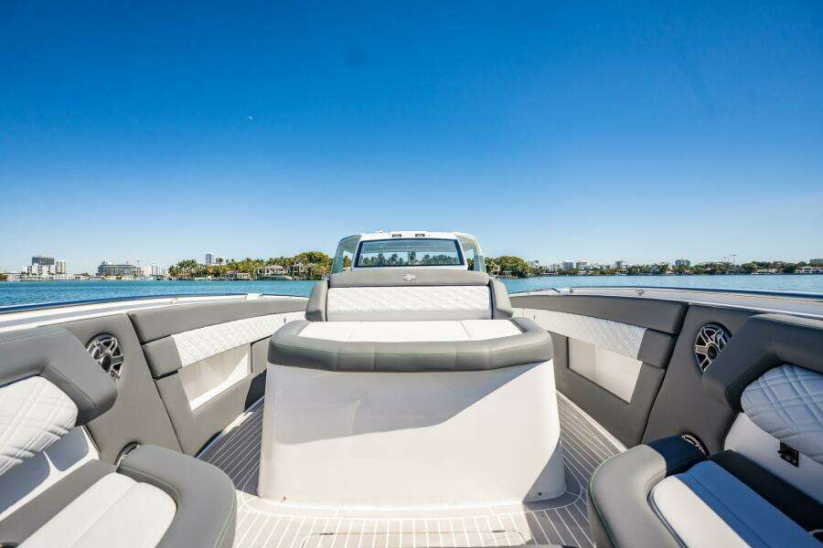 2024 Cigarette 42 Auroris