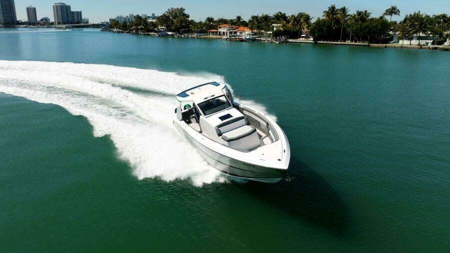 2024 Cigarette 42 Auroris