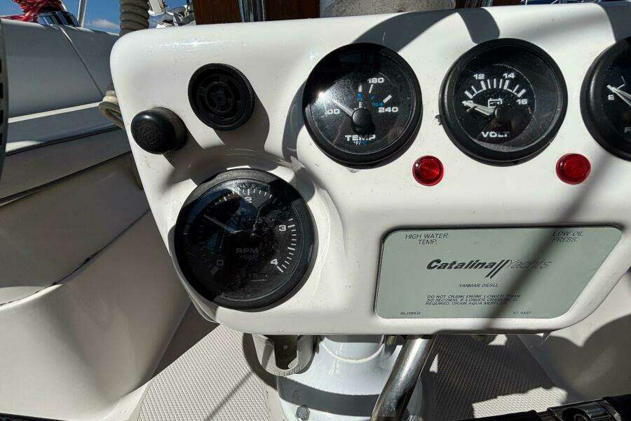 2006 Catalina 320