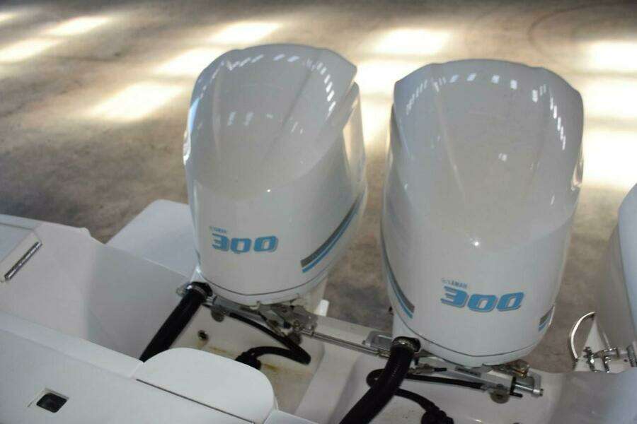 Twin Yamaha 300hp 4 Strokes, Low Hour Dependable Power With Power Assist Steering.