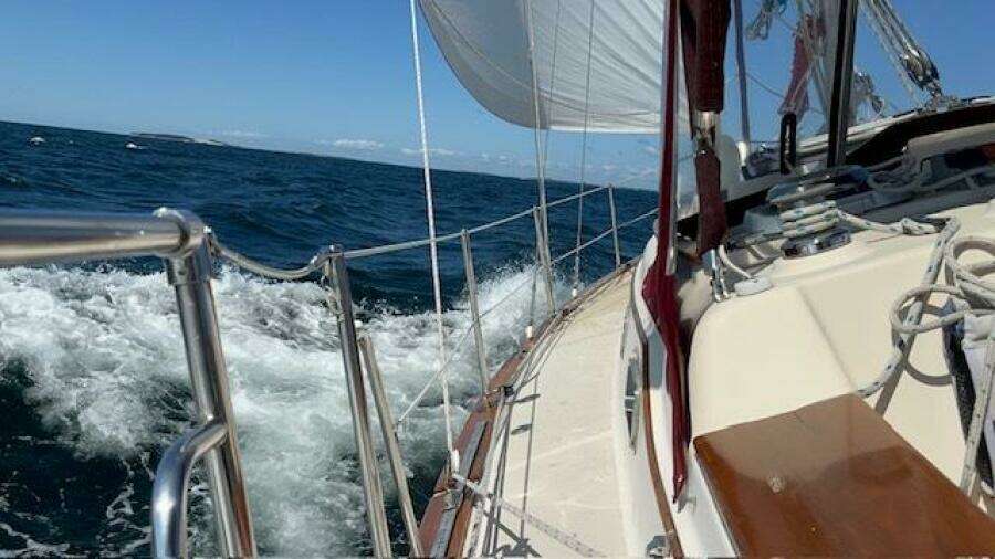 1995 Island Packet 37