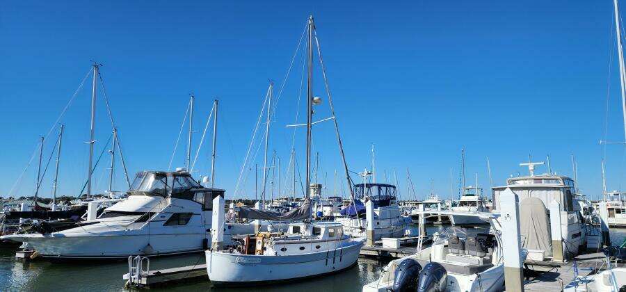 1996 Tillotson-Pearson Motorsailer 32