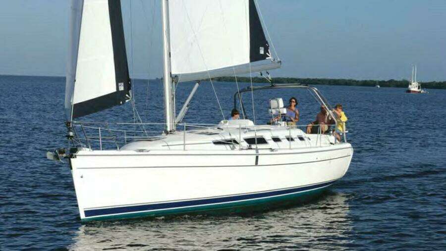 2008 Hunter 38 - Sailing