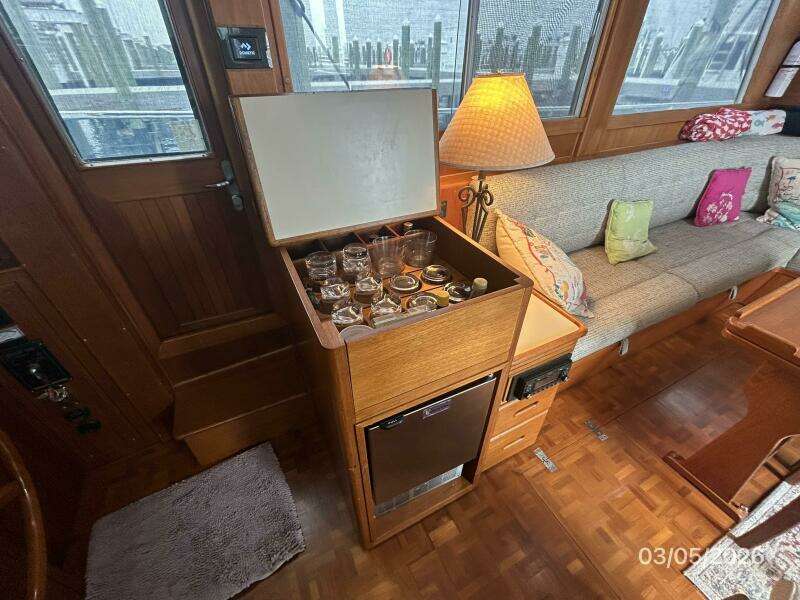 42' Grand Banks salon starboard cabinet2