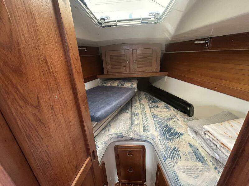 1995 Catalina 320 Study Hull