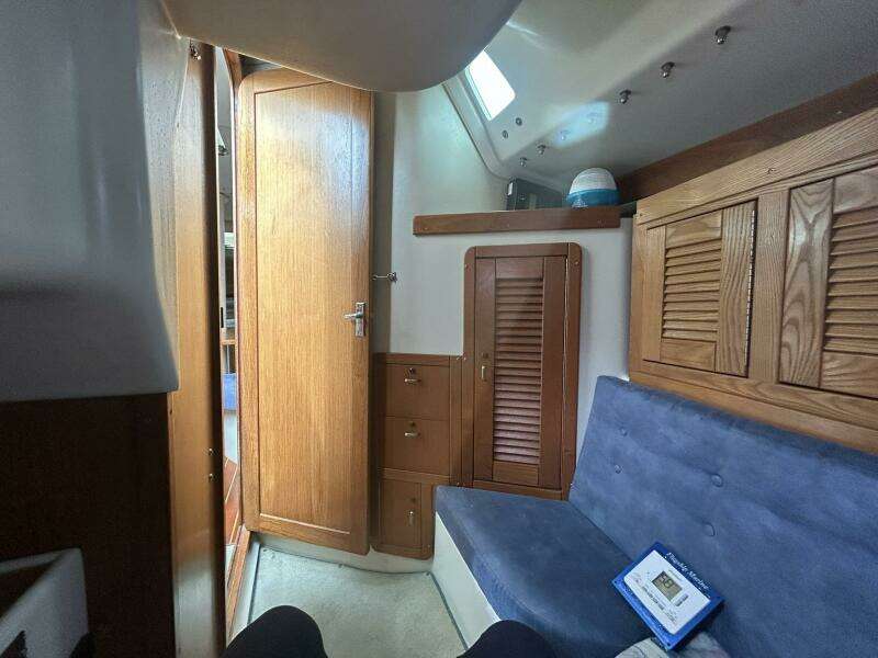 1995 Catalina 320 Study Hull