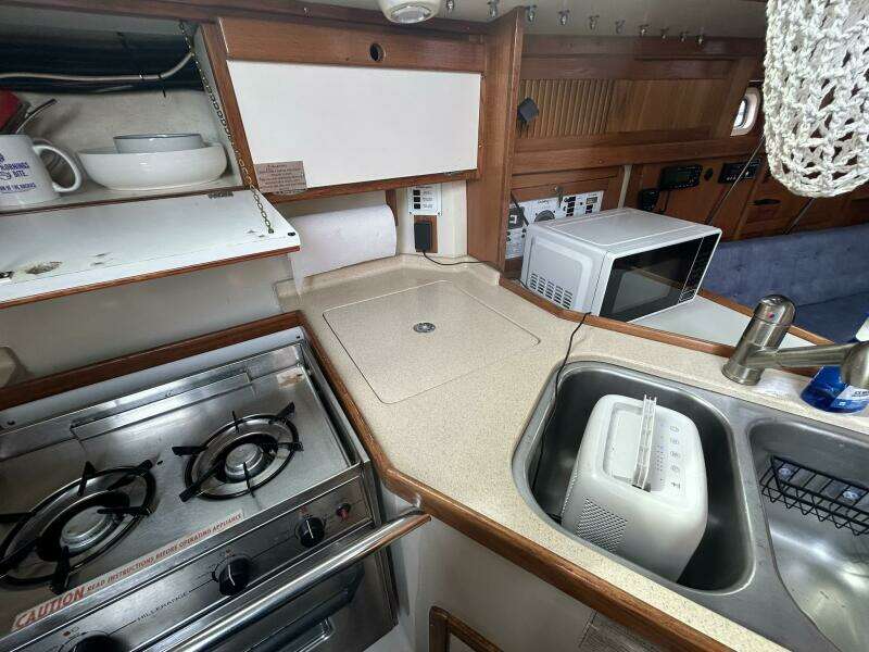 1995 Catalina 320 Study Hull