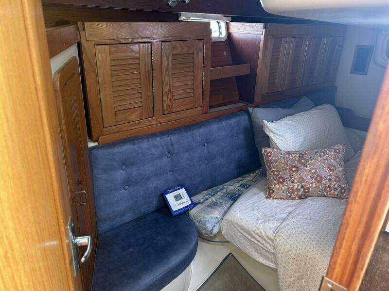 1995 Catalina 320 Study Hull