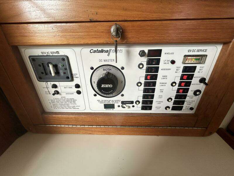 1995 Catalina 320 Study Hull