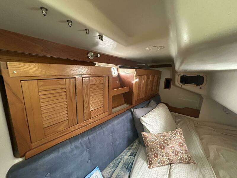 1995 Catalina 320 Study Hull
