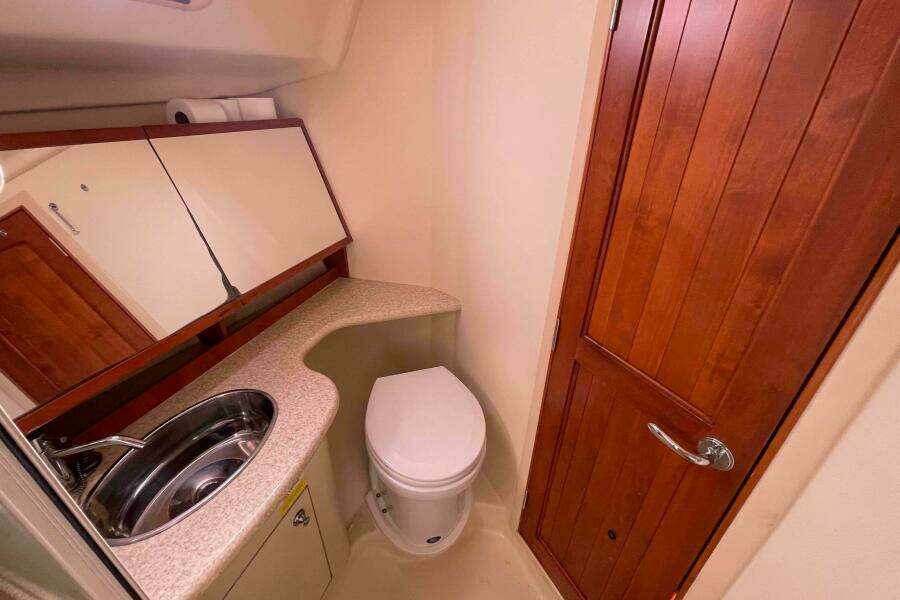 2010 Hunter 45 Center Cockpit