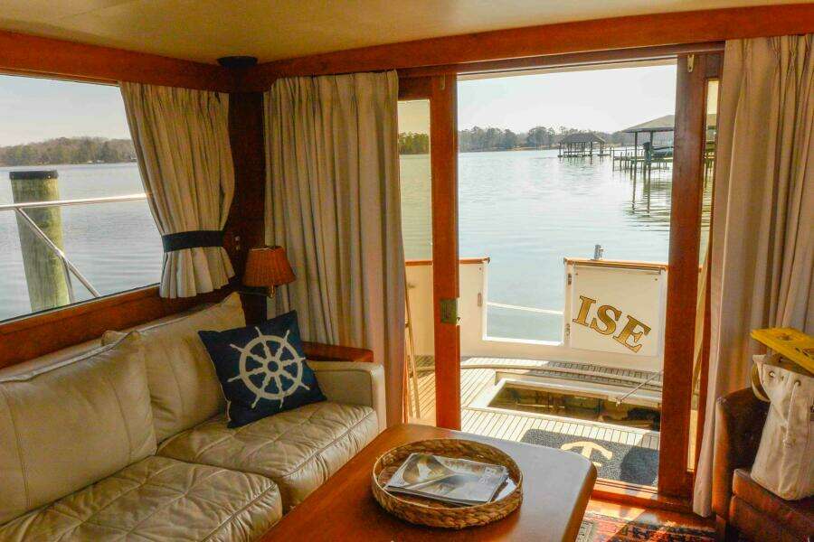 Solon aft cockpit door open