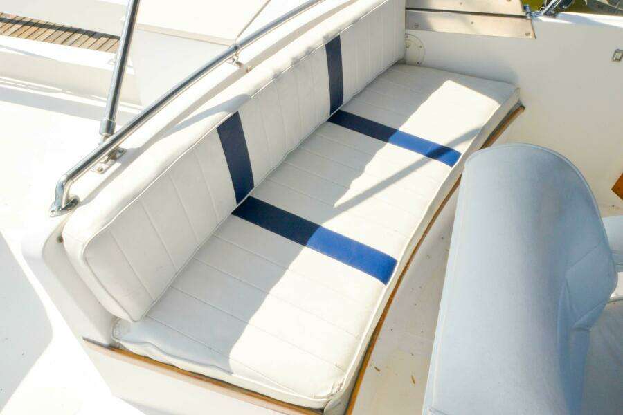 flybridge port seating 