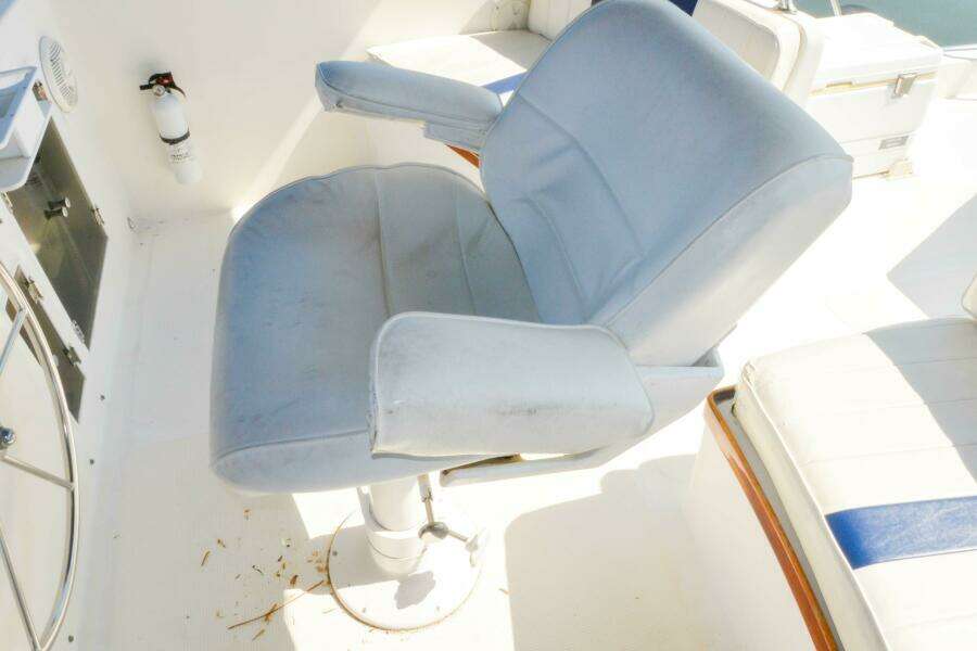 flybridge helm chair 