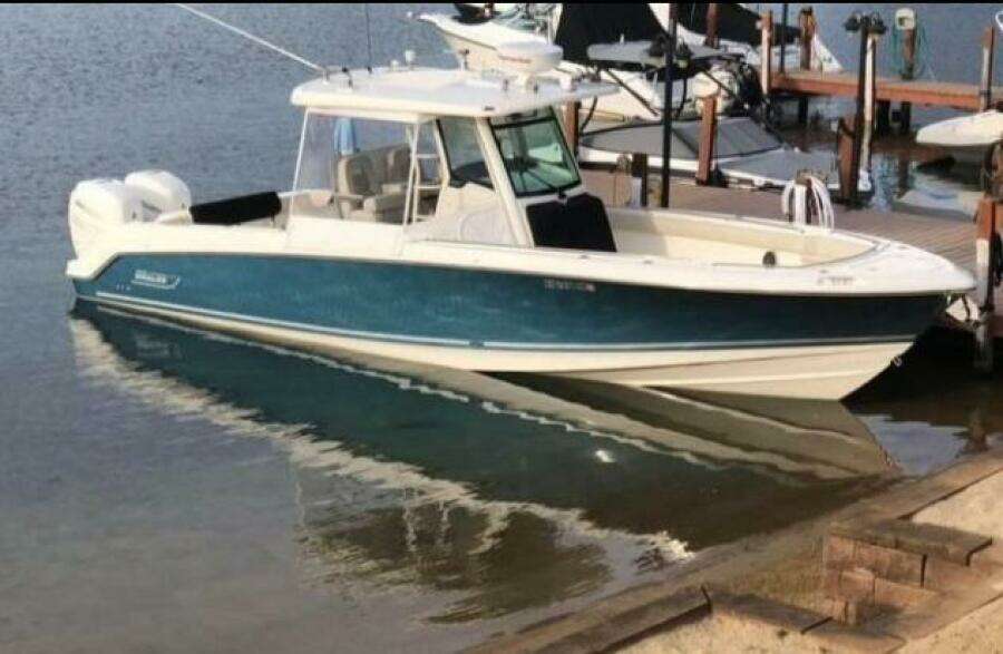 2018 Boston Whaler 
