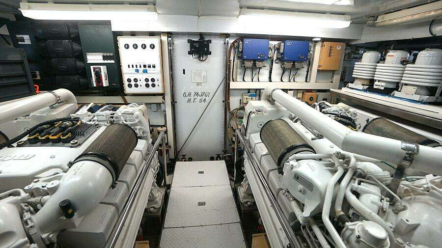 2008 Ocean Alexander 100 Skylounge Megayacht