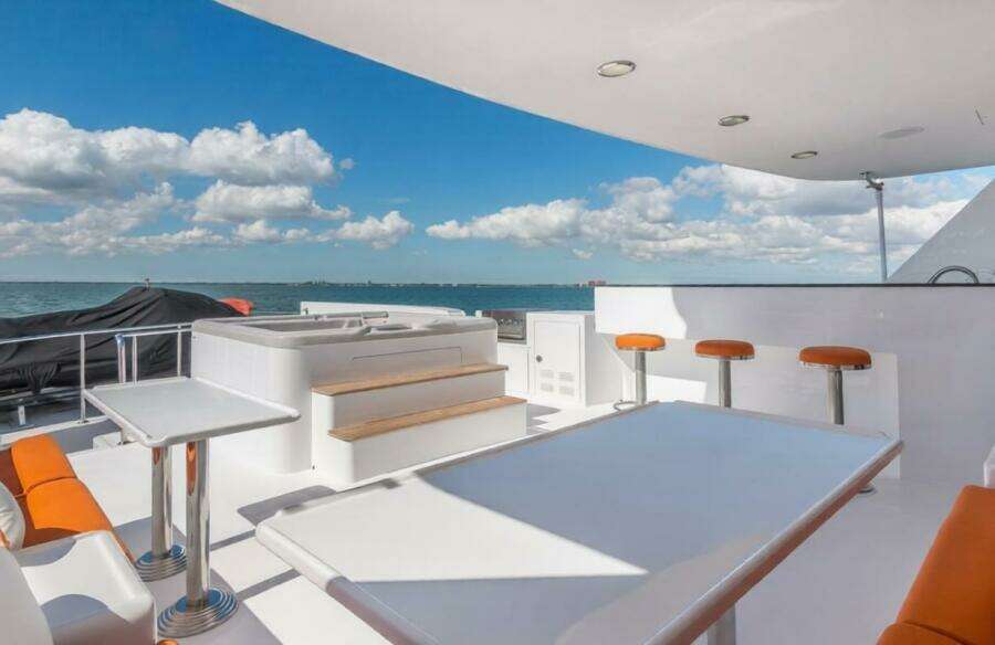 2008 Ocean Alexander 100 Skylounge Megayacht