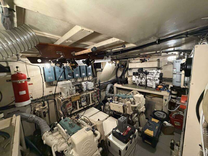 1975 Hatteras 58 LRC