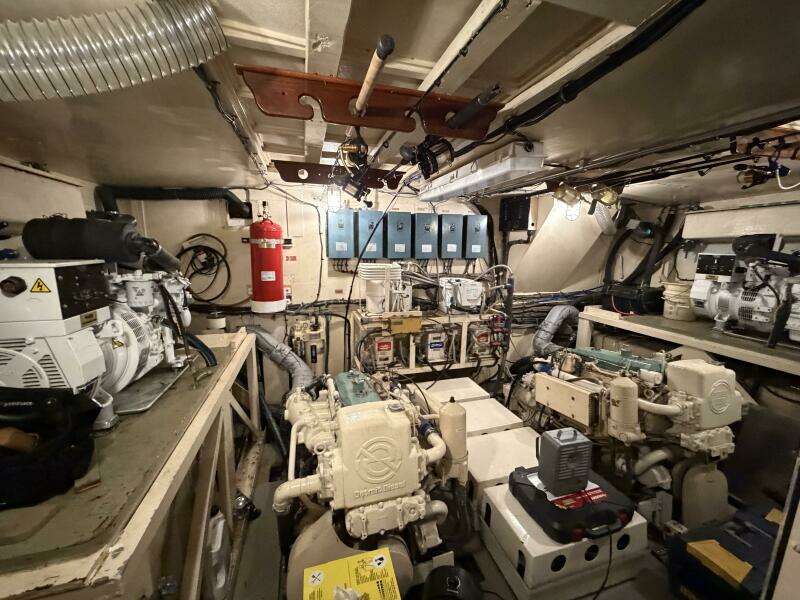 1975 Hatteras 58 LRC