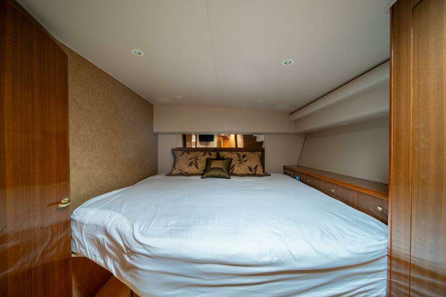 2006 Viking 52 Convertible