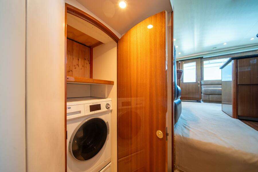 2006 Viking 52 Convertible