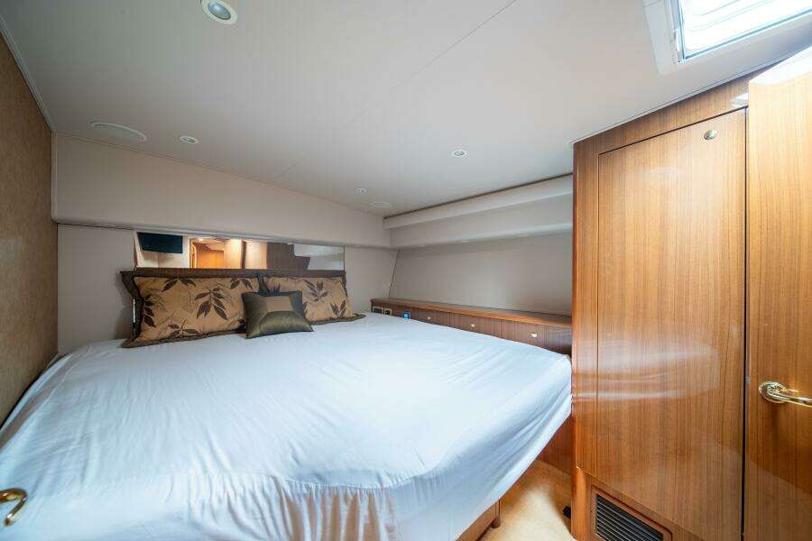 2006 Viking 52 Convertible