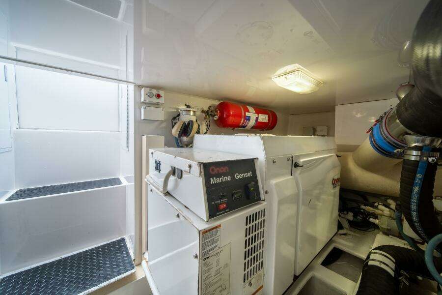 2006 Viking 52 Convertible