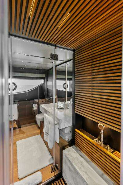 2023 Custom Line 33 Navetta